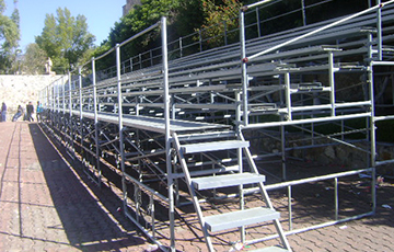 RENTA DE GRADAS METALICAS