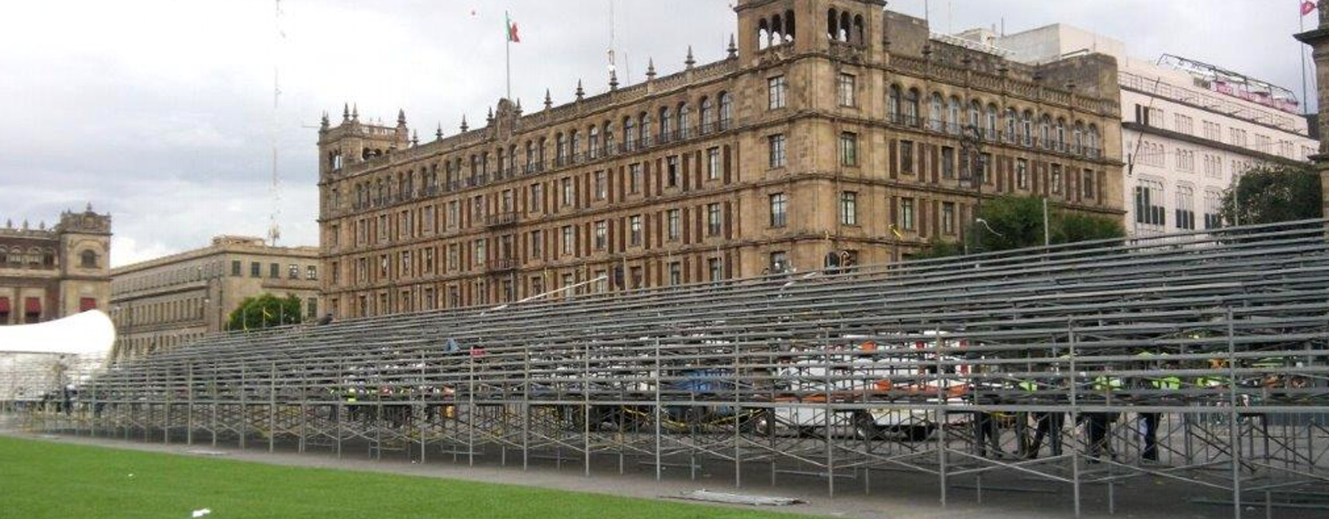 RENTA DE GRADAS METALICAS